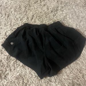 Lululemon black camo hotty hots size 2